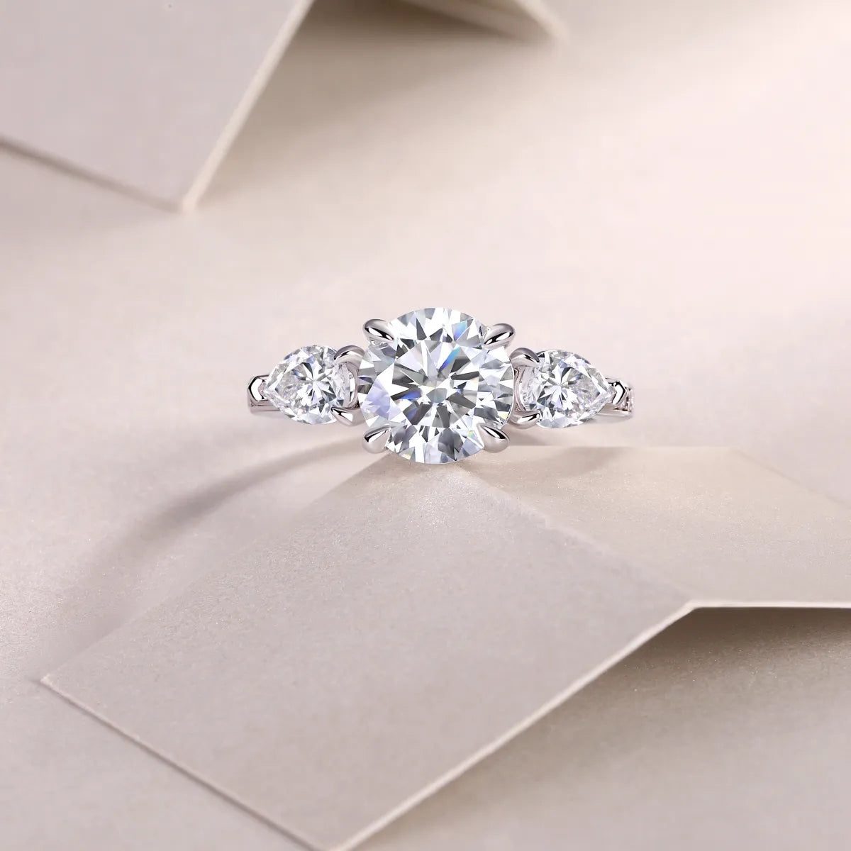The Viienne 2-Carat Moissanite Promise Ring